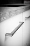 512860256-66--Uchwyt-meblowy-podłużny-Flat-256-Metalowy-Srebrny-Furnipart-Skandynawskie-Uchwyty_2