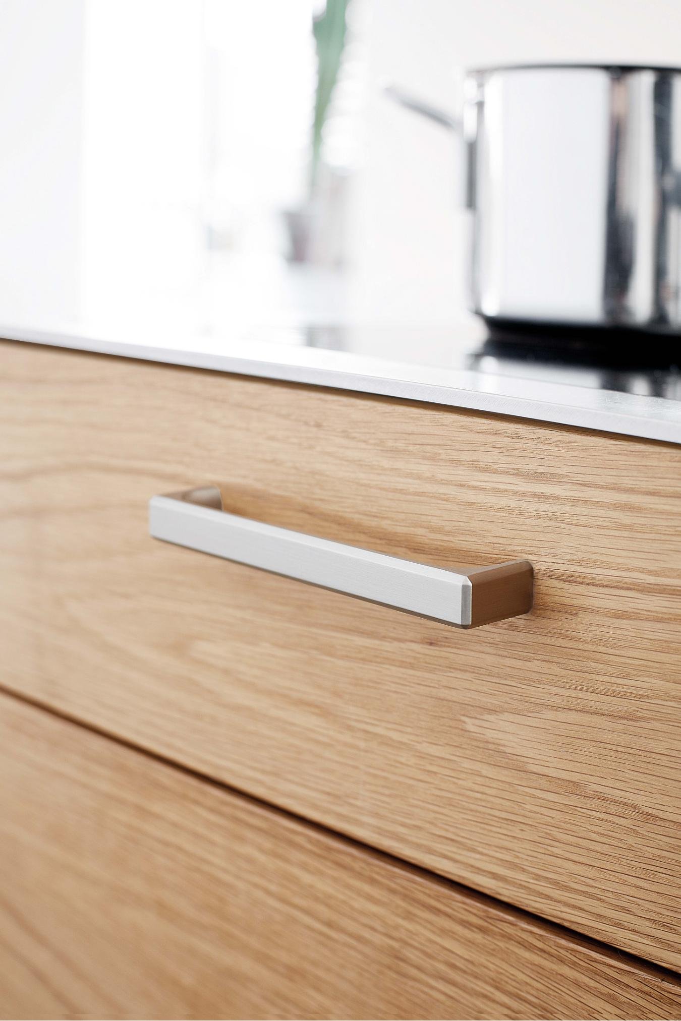 537960160-66--Uchwyt-meblowy-podłużny-Fold-160-Metalowy-Srebrny-Furnipart-Skandynawskie-Uchwyty_2