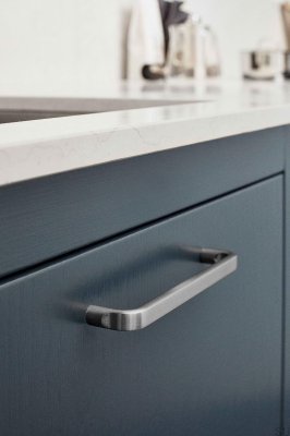 Uchwyt meblowy podłużny Base 160 Metalowy Srebrny