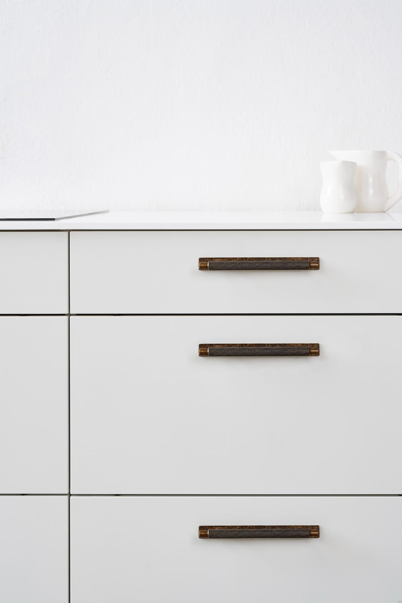 549020192-39--Uchwyt-meblowy-podłużny-Manor-Back-192-Metalowy-Antyczny-Złoty-Furnipart-Skandynawskie-Uchwyty_2