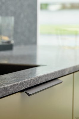 Uchwyt meblowy krawędziowy Edge Straight 600 Aluminiowy Czarny Mat Szczotkowany