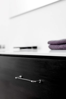Uchwyt meblowy podłużny Lounge 160 Stalowy Srebrny Polerowany z Czarną Skórą