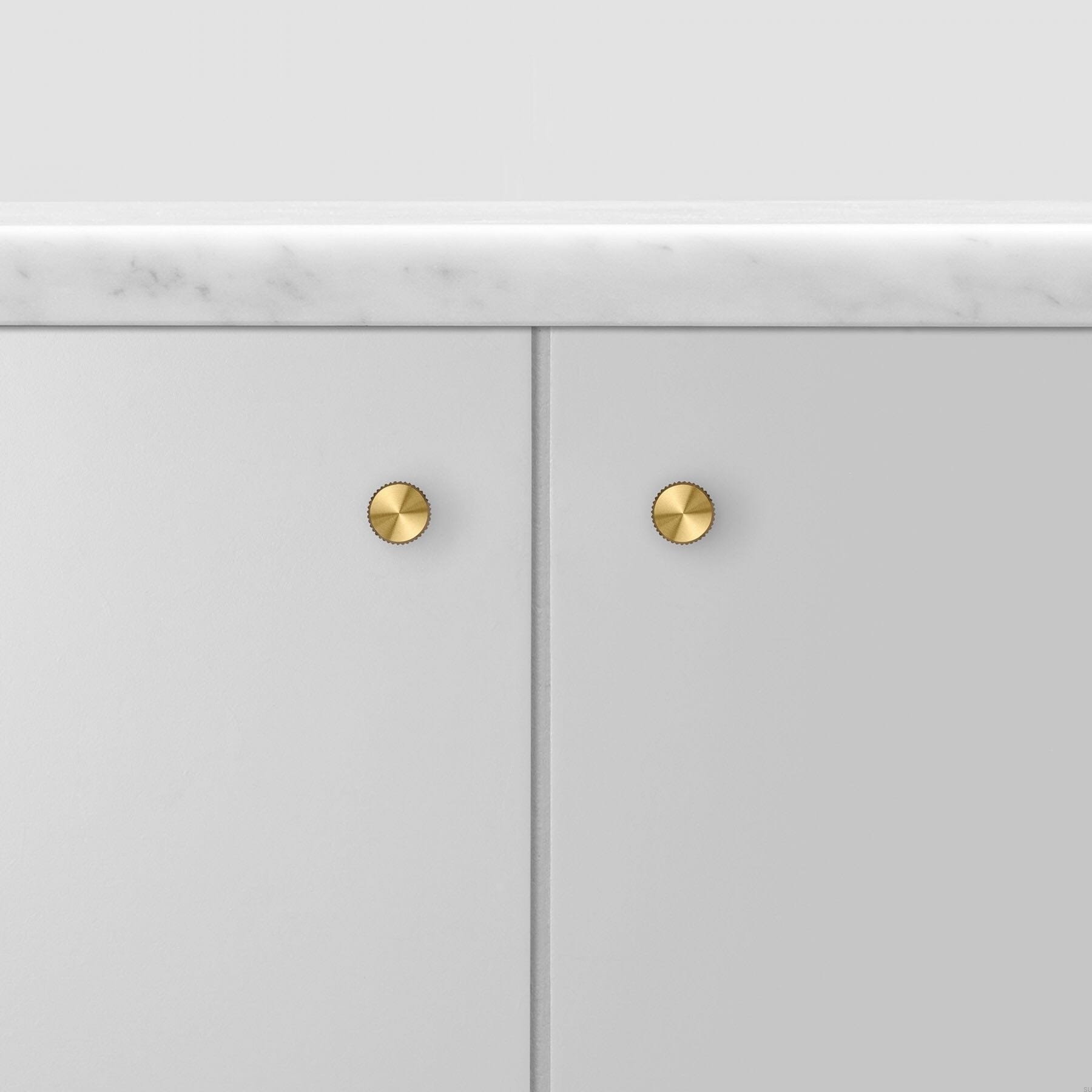 Zdjecie zestawu galek Linear mosieznego frontalnie