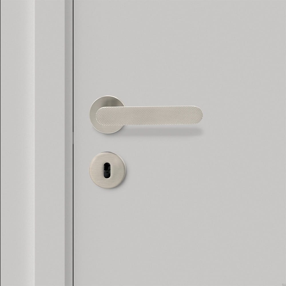 752036-41--Klamka-do-drzwi-Vibe-Grip-Aluminiowa-Srebrna-Szczotkowana-Standard-skandynawski-Beslag-Design-Skandynawskie-Uchwyty_2