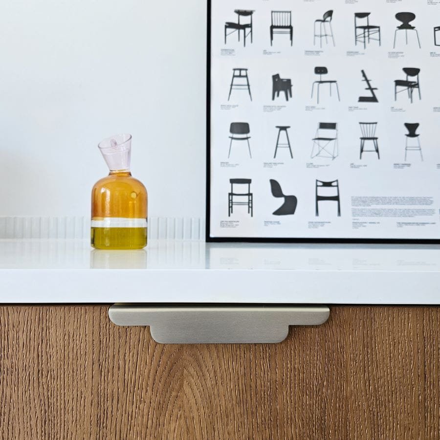 U.21.0.S.M--Uchwyt-meblowy-krawędziowy-Tilda-Silver-Matt-Stalowy-Srebrny-Matowy-Szczotkowany-Open&Hide-Skandynawskie-Uchwyty_3