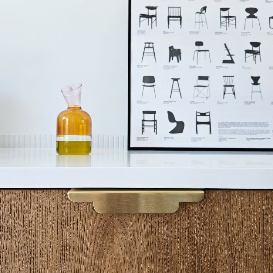 U.21.0 --Uchwyt-meblowy-krawędziowy-Tilda-Mosiężny-Nielakierowany-Szczotkowany-Open&Hide-Skandynawskie-Uchwyty_2