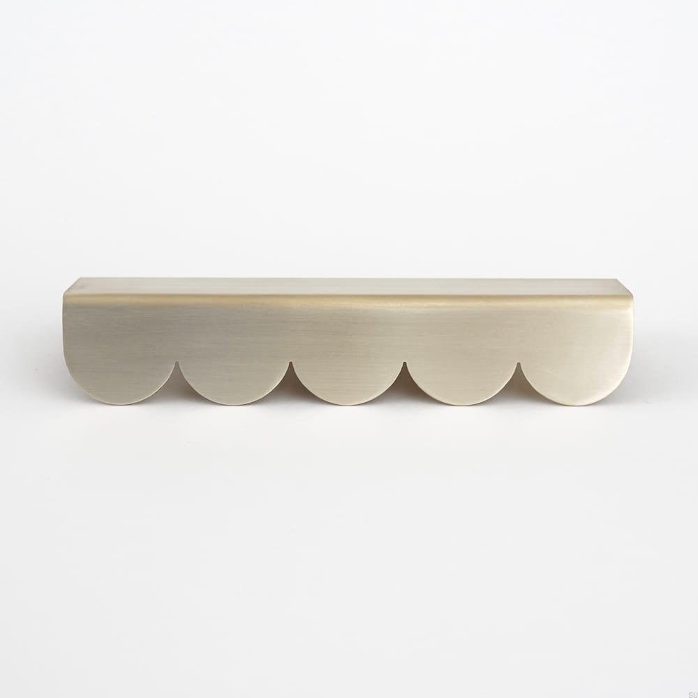m_163--Uchwyt-meblowy-krawędziowy-Falbana-Mosiężny-Nielakierowany-Marbelo_skandynawskie-Uchwyty_1