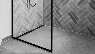 Szyba prysznicowa z czarną ramką GlassLine 800