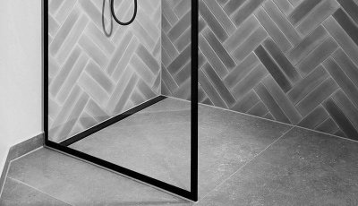 Szyba prysznicowa z czarną ramką GlassLine 1000