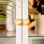 RDWhtOrng--Gałka-meblowa-Ren-White-Orange-35-Drewniana-Bukowa-Vince-Skandynawskie-Uchwyty_5