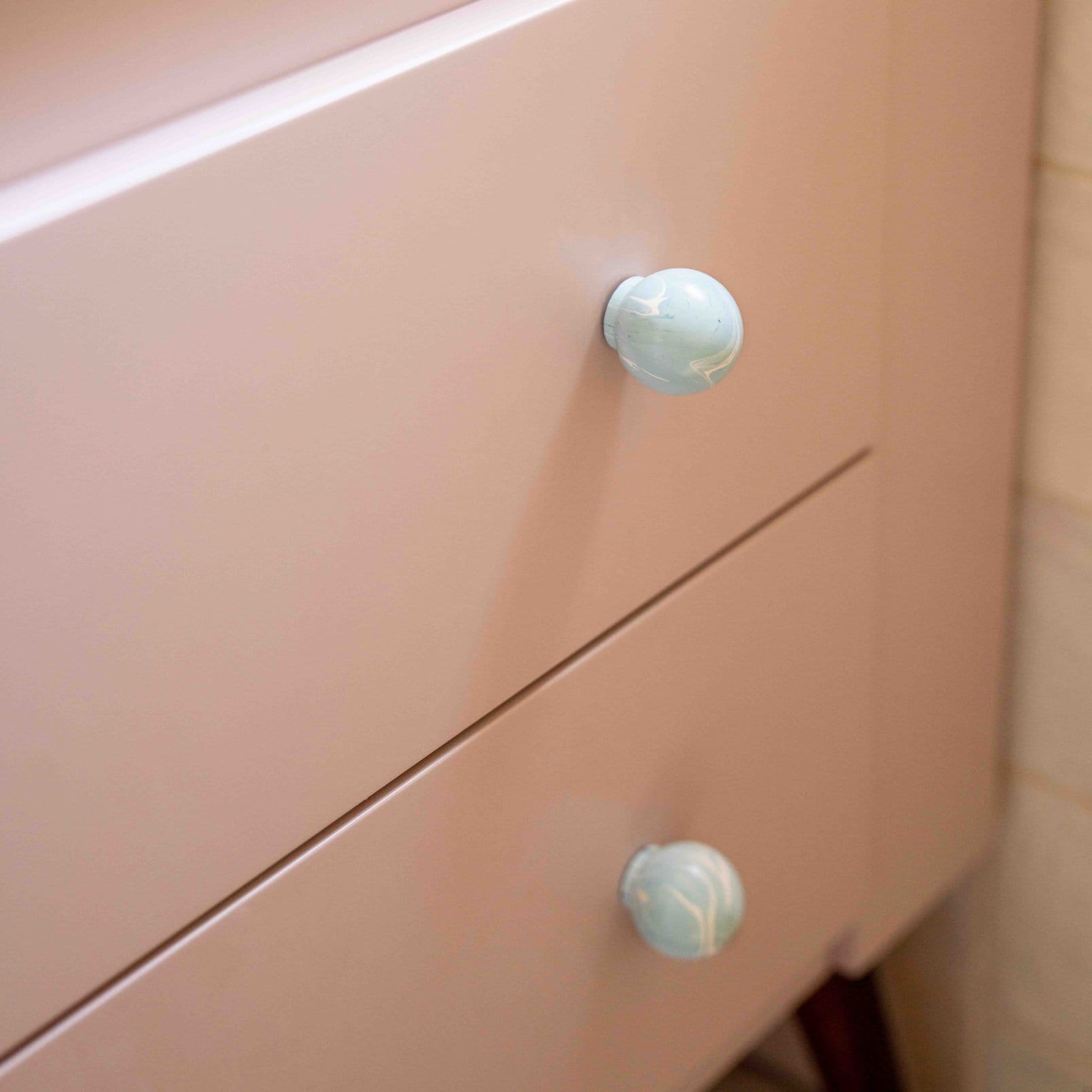 RDWhtGrBl--Gałka-meblowa-Ren-White-Grey-Blue-35-Drewniana-Bukowa-Vince-Skandynawskie-Uchwyty_7