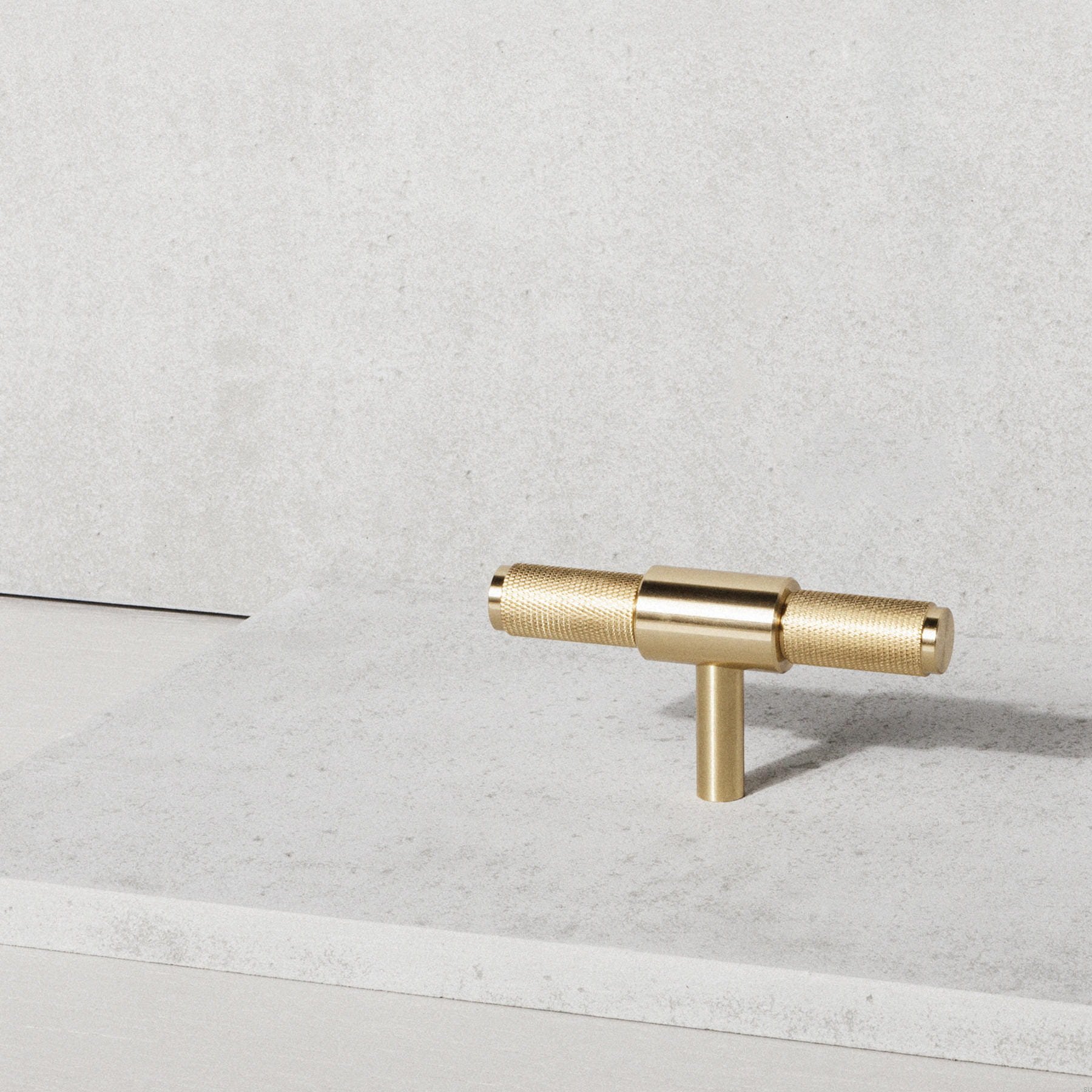 buster_punch_-_t-bar_-_brass_-_lifestyle-2.jpg