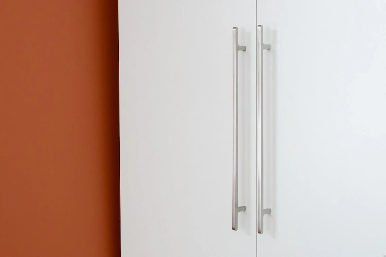 HA82RB--Uchwyt-meblowy-podłużny-Flatline-430-Stalowa-Szczotkowana-BB-Sweden-Skandynawskie-Uchwyty_1