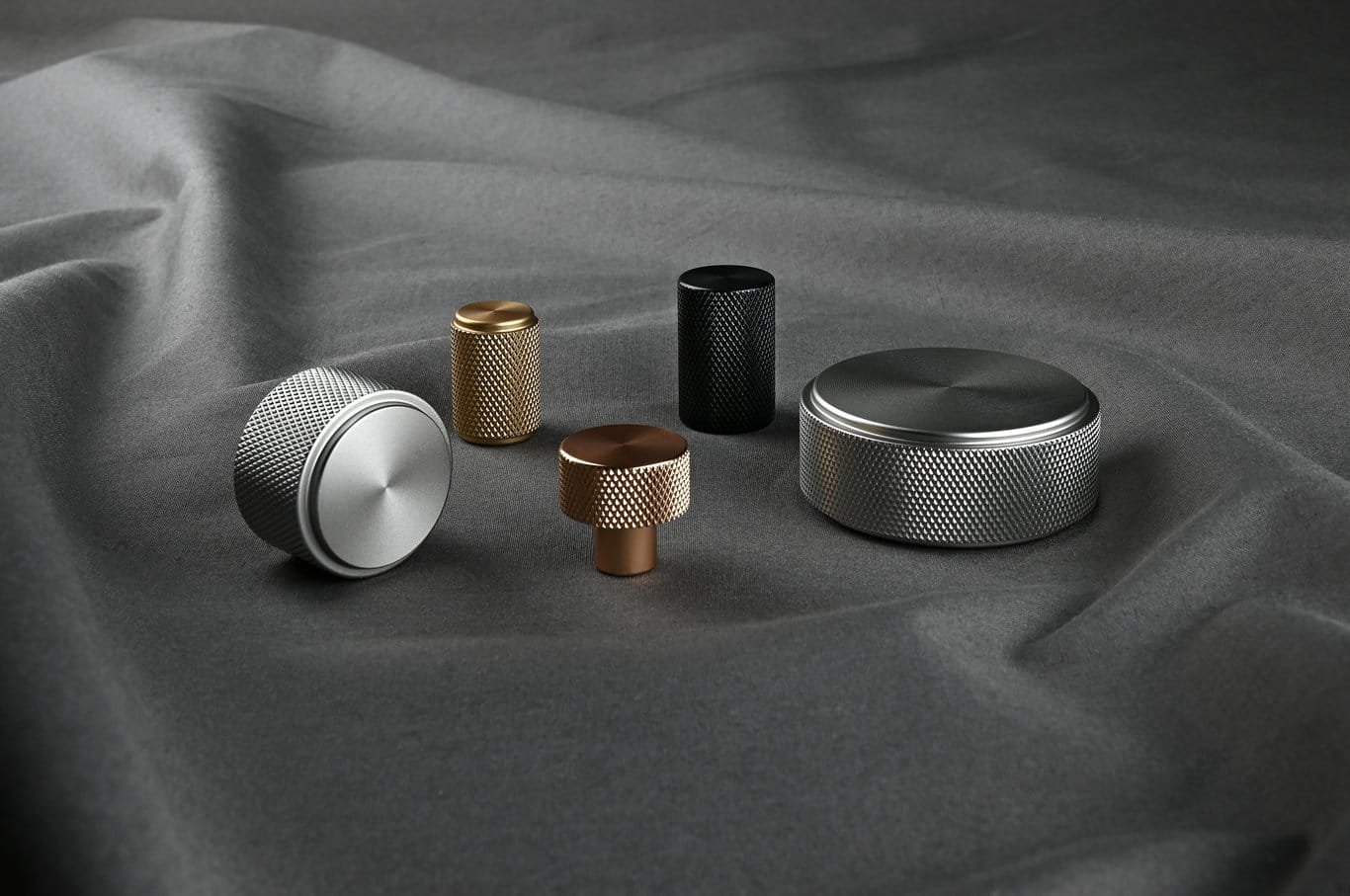 11872652SP--Gałka-meblowa-Rimini-16-Aluminiowa-Złota-Szczotkowana-(Wysoka)-Theofils-Skandynawskie-Uchwyty_2