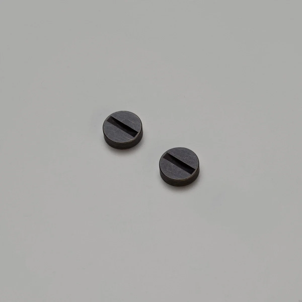 PDK-093746--Zestaw-dekoracyjny-do-ramki-Coin-Caps-Palony-Brąz-2-szt-Buster-+-Punch-Skandynawskie-Uchwyty_1