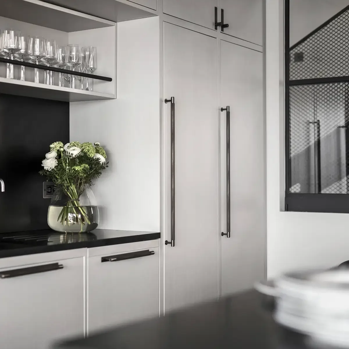 UCB-453947--Uchwyt-meblowy-Closet-Bar-Cross-Palony-Brąz-Skandynawskie-Uchwyty_5