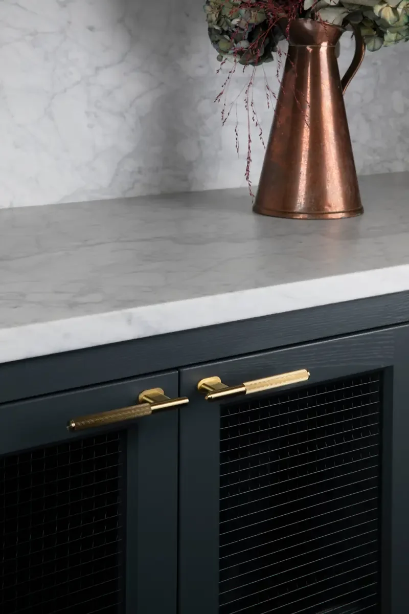 ULB-053958--Uchwyt-meblowy-L-Bar-Linear-Mosiądz-Skandynawskie-Uchwyty_4