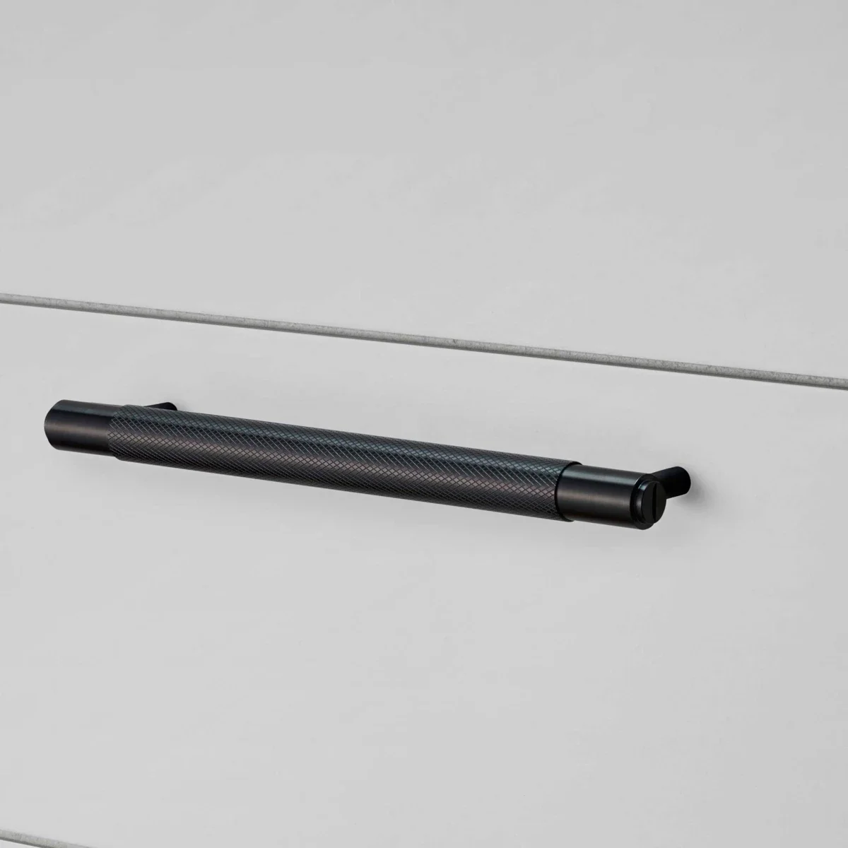 UPB-023961--Uchwyt-meblowy-podłużny-Pull-Bar-Cross-Large-Czarny-Skandynawskie-Uchwyty_1