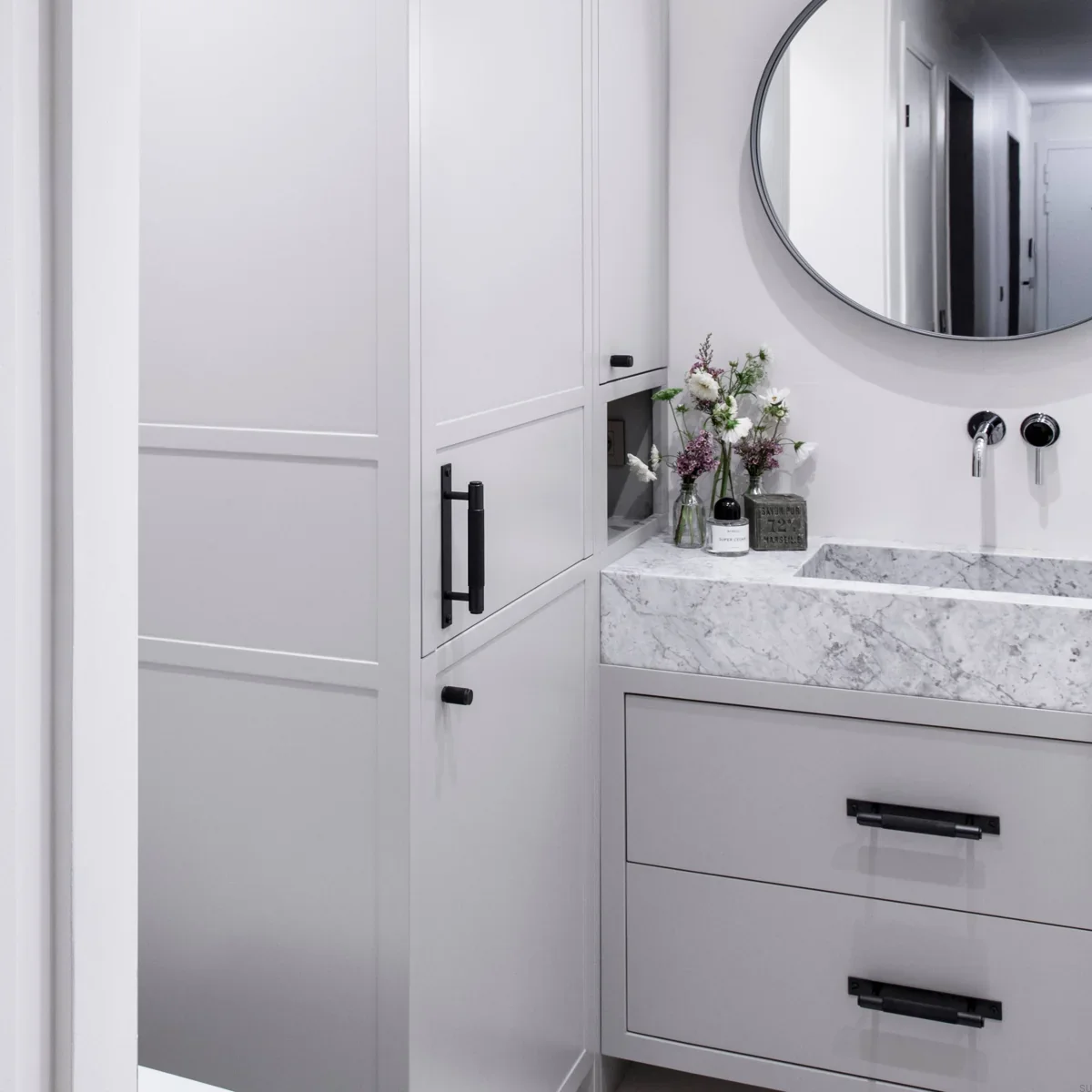 UPB-023993--Uchwyt-meblowy-podłużny-z-podkładką-Pull-Bar-Cross-Medium-Czarny-Buster-+-Punch-Skandynawskie-Uchwyty_4