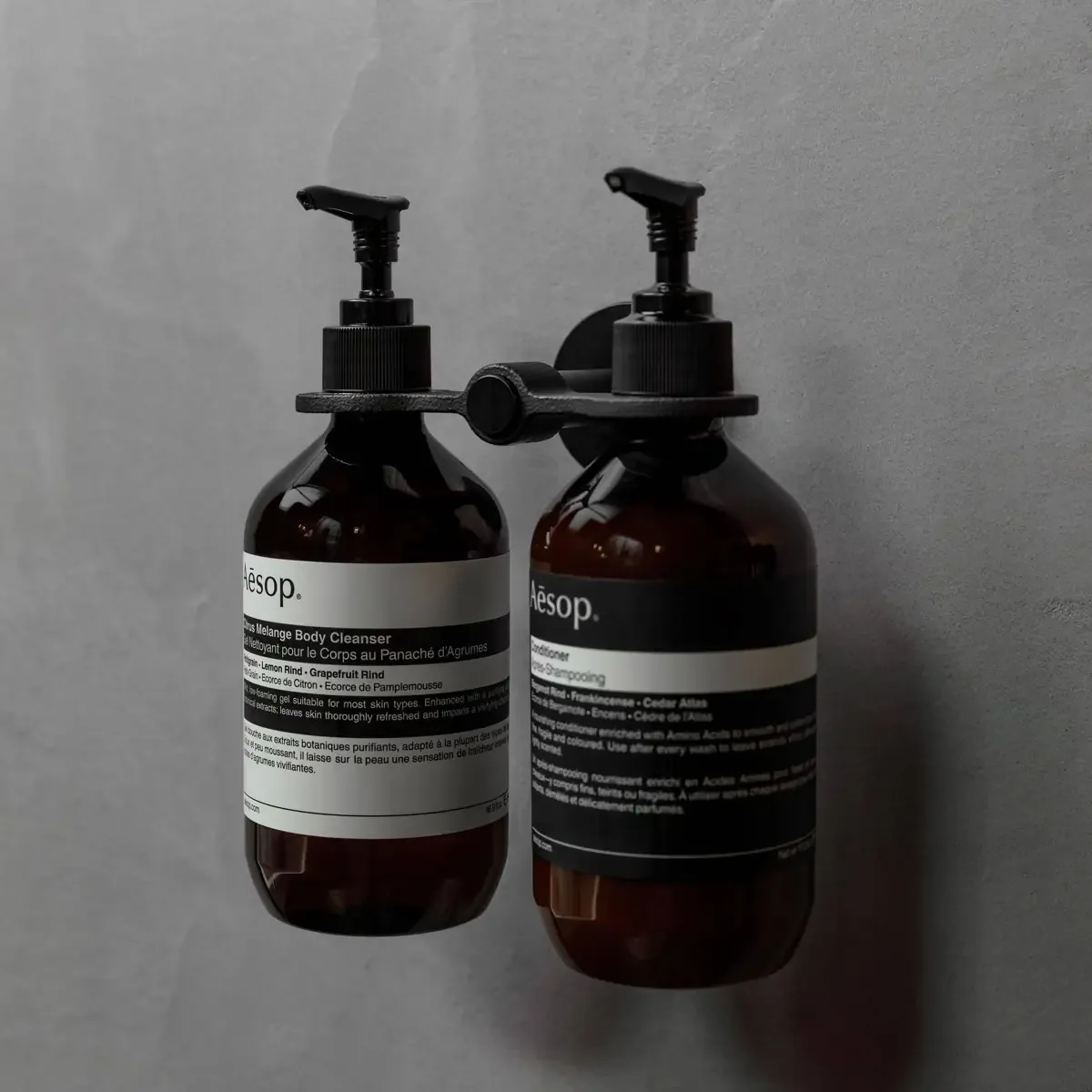 USP-484309--Uchwyt-na-pojemnik-z-mydłem-Podwójny-Cast-Welder’s-Black-Buster-+-Punch-Skandynawskie-Uchwyty_5