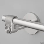 UTA-054316--Uchwyt-na-papier-toaletowy-Cast-Srebrny-Buster-+-Punch-Skandynawskie-Uchwyty_4