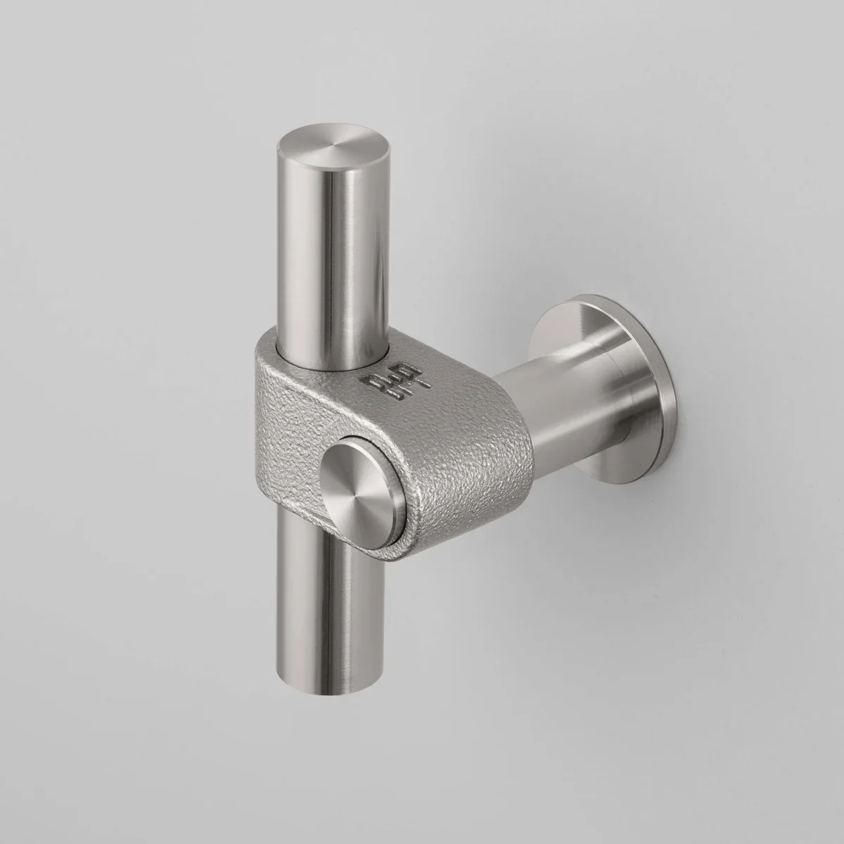 UTB-074299--Uchwyt-meblowy-T-Bar-Cast-Srebrny-Buster-+-Punch-Skandynawskie-Uchwyty_4