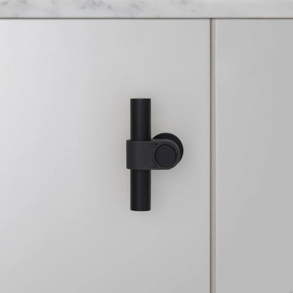 UTB-484300--Uchwyt-meblowy-T-Bar-Cast-Welder’s-Black-Buster-+-Punch-Skandynawskie-Uchwyty_2