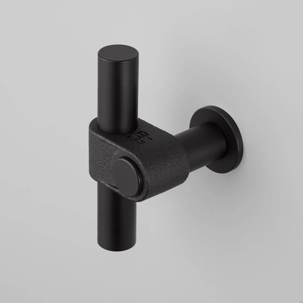 UTB-484300--Uchwyt-meblowy-T-Bar-Cast-Welder’s-Black-Buster-+-Punch-Skandynawskie-Uchwyty_4