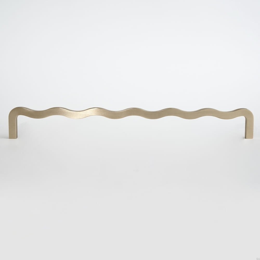 150_MSZ_L--Uchwyt-meblowy-podłużny-Fala-08-357-Mosiężny-Szczotkowany-Furnipart-Skandynawskie-Uchwyty_1