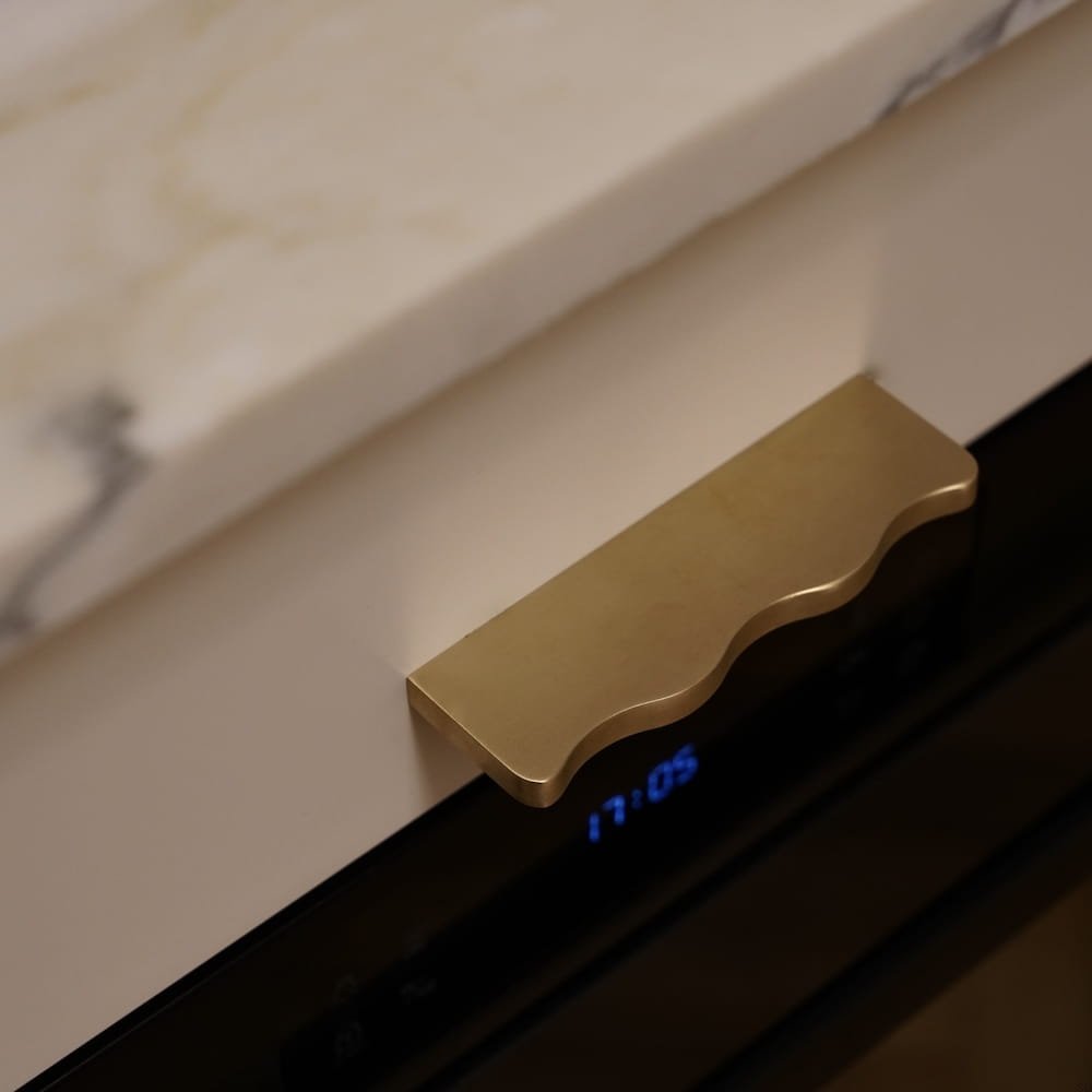 213_M--Uchwyt-meblowy-podłużny-Falowany-13-120-Mosiężny-Polerowany-Furnipart-Skandynawskie-Uchwyty_2