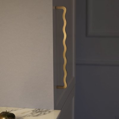 Uchwyt meblowy podłużny Fala 08 357 Mosiężny Szczotkowany