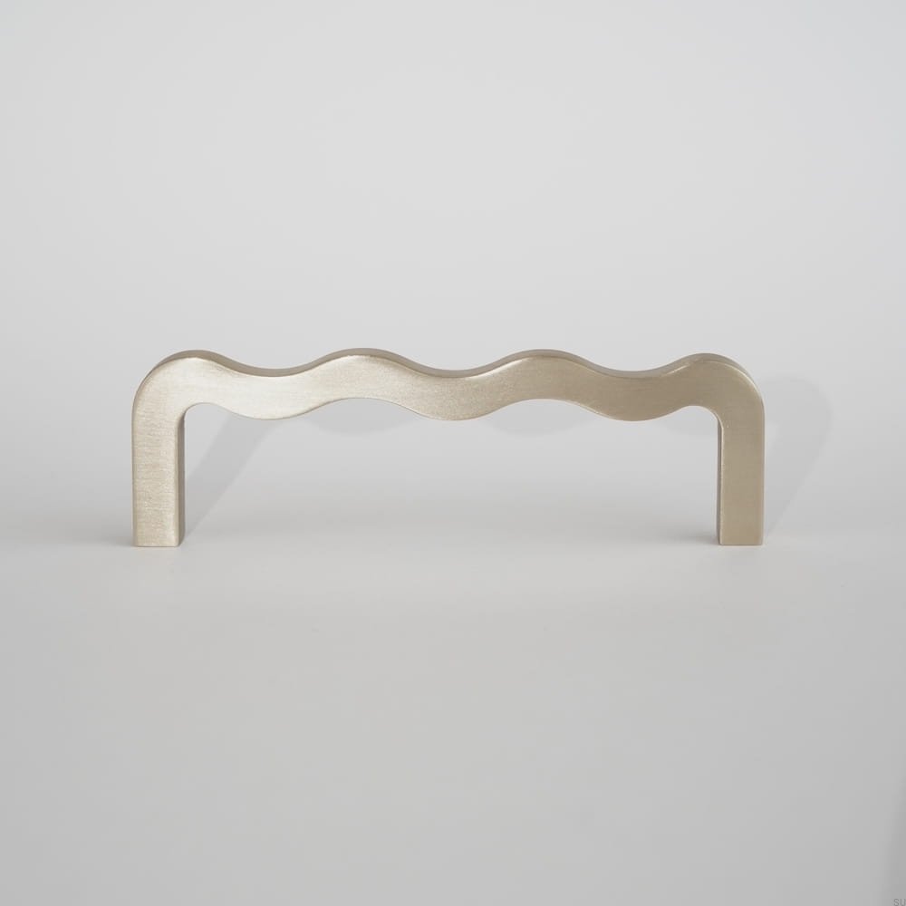 m_150_MSZ_M--Uchwyt-meblowy-podłużny-Fala-08-128-Mosiężny-Szczotkowany-Furnipart-Skandynawskie-Uchwyty_1