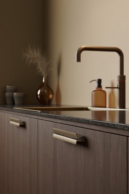 Uchwyt meblowy podłużny Papillon 160 Aluminiowy Złoty Mat z Drewnem Dębowym