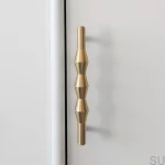 U.24.0--Uchwyt-meblowy-podłużny-Vilde-160-Mosiężny-Szczotkowany-Nielakierowany-Open-and-Hide_Skandynawskie-Uchwyty_4