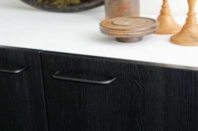 Uchwyt meblowy podłużny Grip 136 Mosiężny Czarny