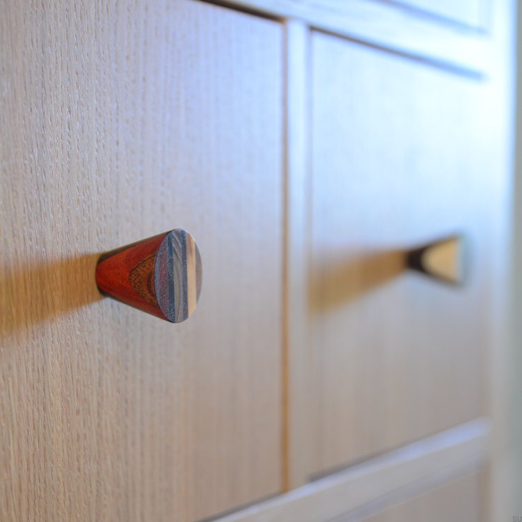 Galki do mebli STRATUM na komodzie - DOT Manufacture.jpg