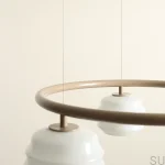 1159E17_R--Lampa-wisząca-Puff-3-Ring-Metalowa-Beżowa-z-Mlecznymi-Kloszami-Artera-Skandynawskie-Uchwyty
