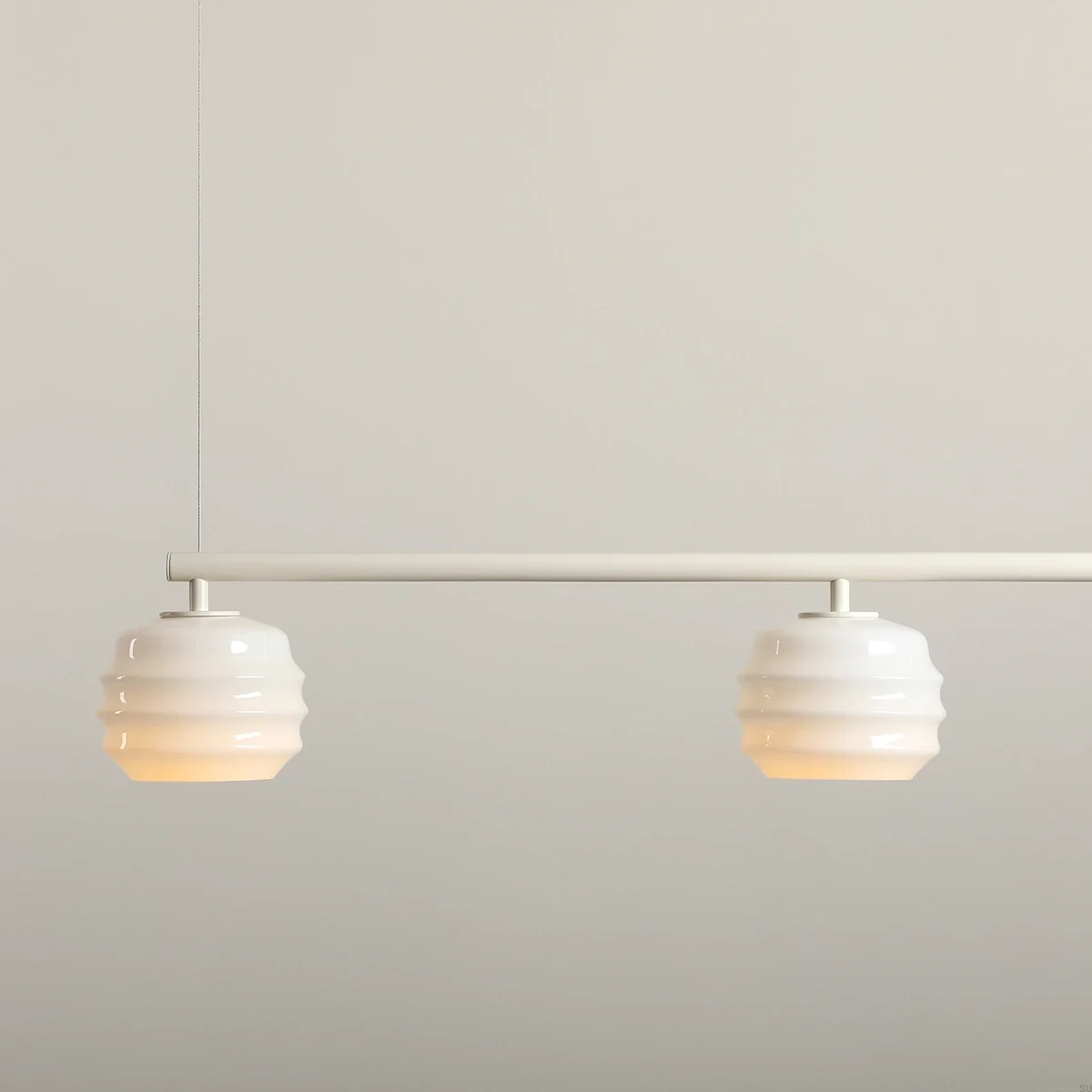 1159E_20--Lampa-wisząca-Puff-3-Metalowa-Kremowa-z-Mlecznymi-Kloszami-Artera-Skandynawskie-Uchwyty