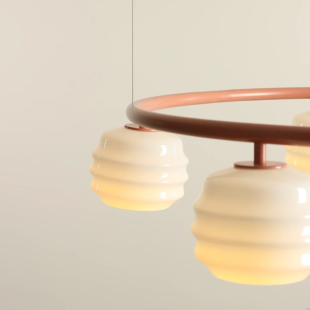 1159F11_R--Lampa-wisząca-Puff-5-Ring-Metalowa-Koralowa-z-Mlecznymi-Kloszami-Artera-Skandynawskie-Uchwyty