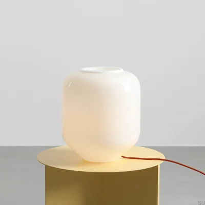 Lampka stołowa Flask L Szklana Mleczna z Wiśniowym Przewodem