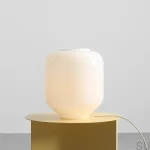 8500B20_L--Lampka-stołowa-Flask-L-Szklana-Mleczna-z-Kremowym-Przewodem-Artera-Skandynawskie-Uchwyty