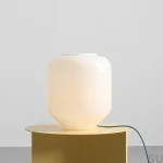 8500B31_L--Lampka-stołowa-Flask-L-Szklana-Mleczna-z-Szafirowym-Przewodem-Artera-Skandynawskie-Uchwyty