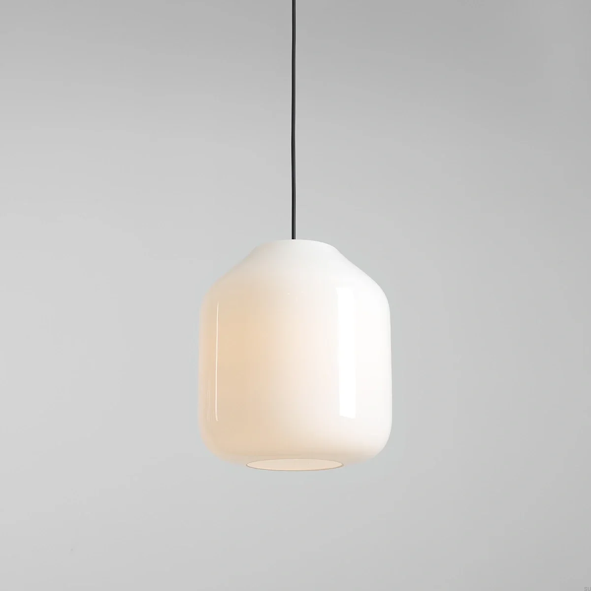 8500G1_L--Lampa-wisząca-Flask-L-Szklana-Mleczna-z-Fioletowym-Przewodem-Artera-Skandynawskie-Uchwyty