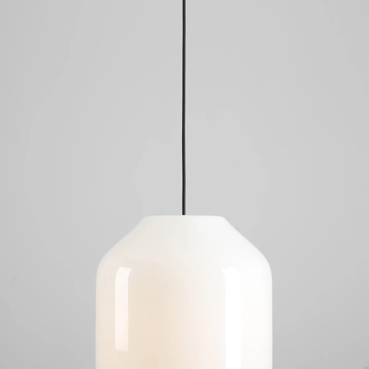 8500G1_L--Lampa-wisząca-Flask-L-Szklana-Mleczna-z-Fioletowym-Przewodem-Artera-Skandynawskie-Uchwyty
