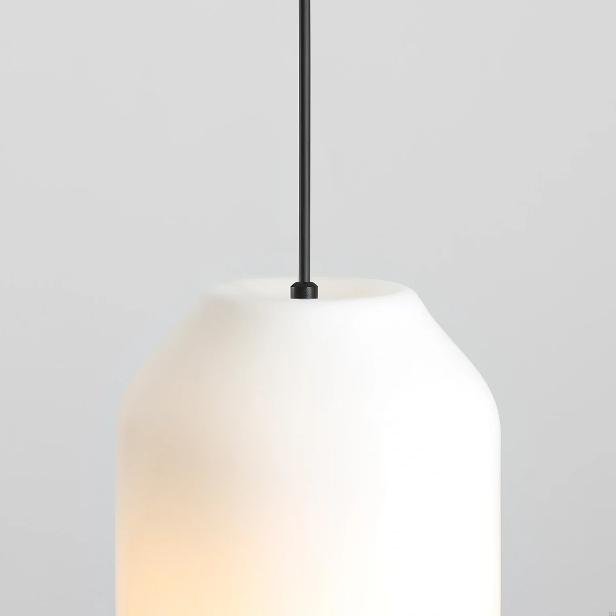 8500G1_M--Lampa-wisząca-Flask-M-Szklana-Mleczna-z-Fioletowym-Przewodem-Artera-Skandynawskie-Uchwyty