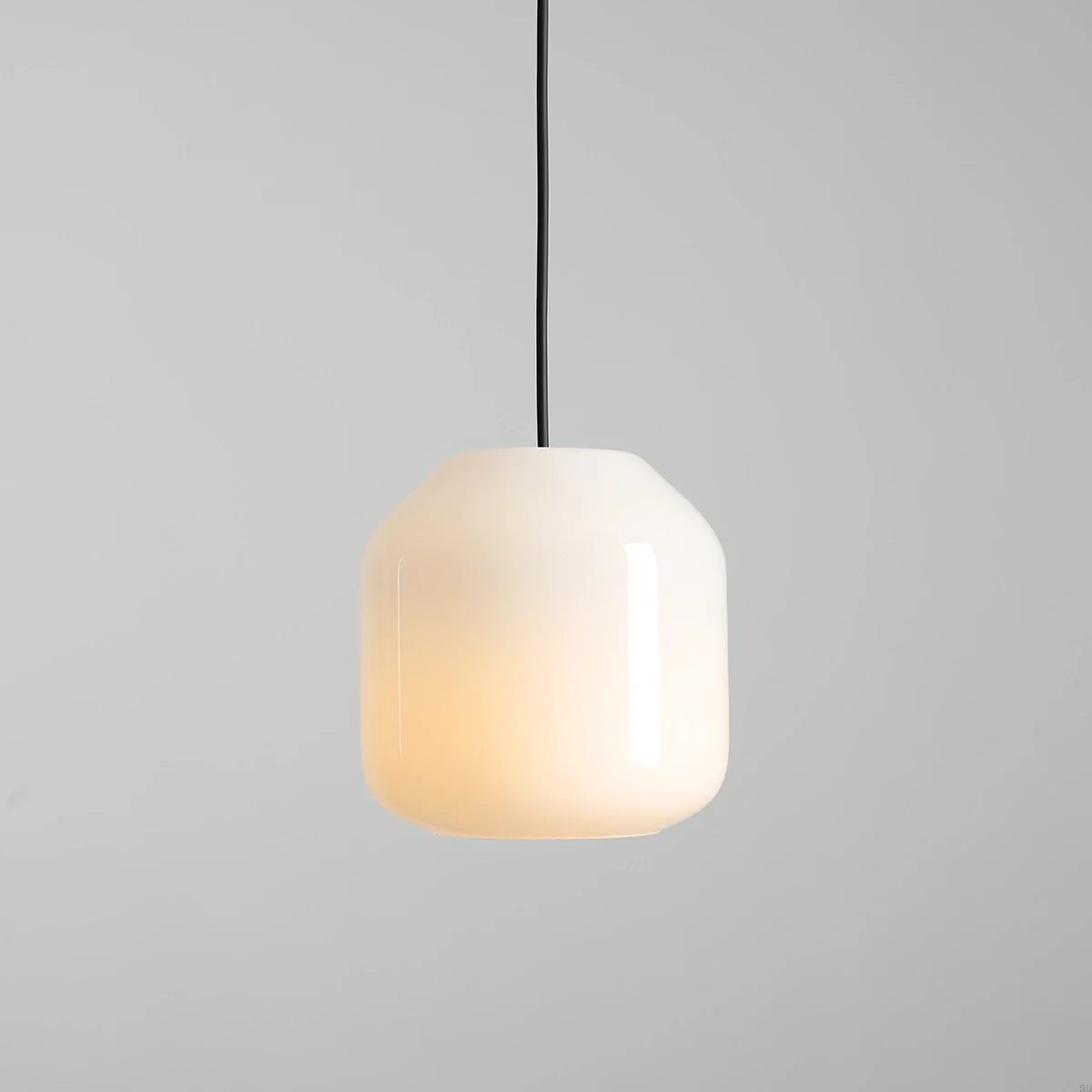 8500G1_S--Lampa-wisząca-Flask-S-Szklana-Mleczna-z-Fioletowym-Przewodem-Artera-Skandynawskie-Uchwyty