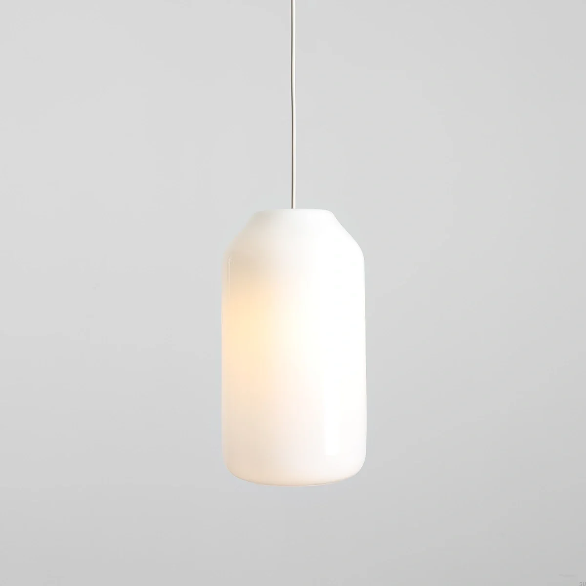 8500G20_M--Lampa-wisząca-Flask-M-Szklana-Mleczna-z-Kremowym-Przewodem-Artera-Skandynawskie-Uchwyty