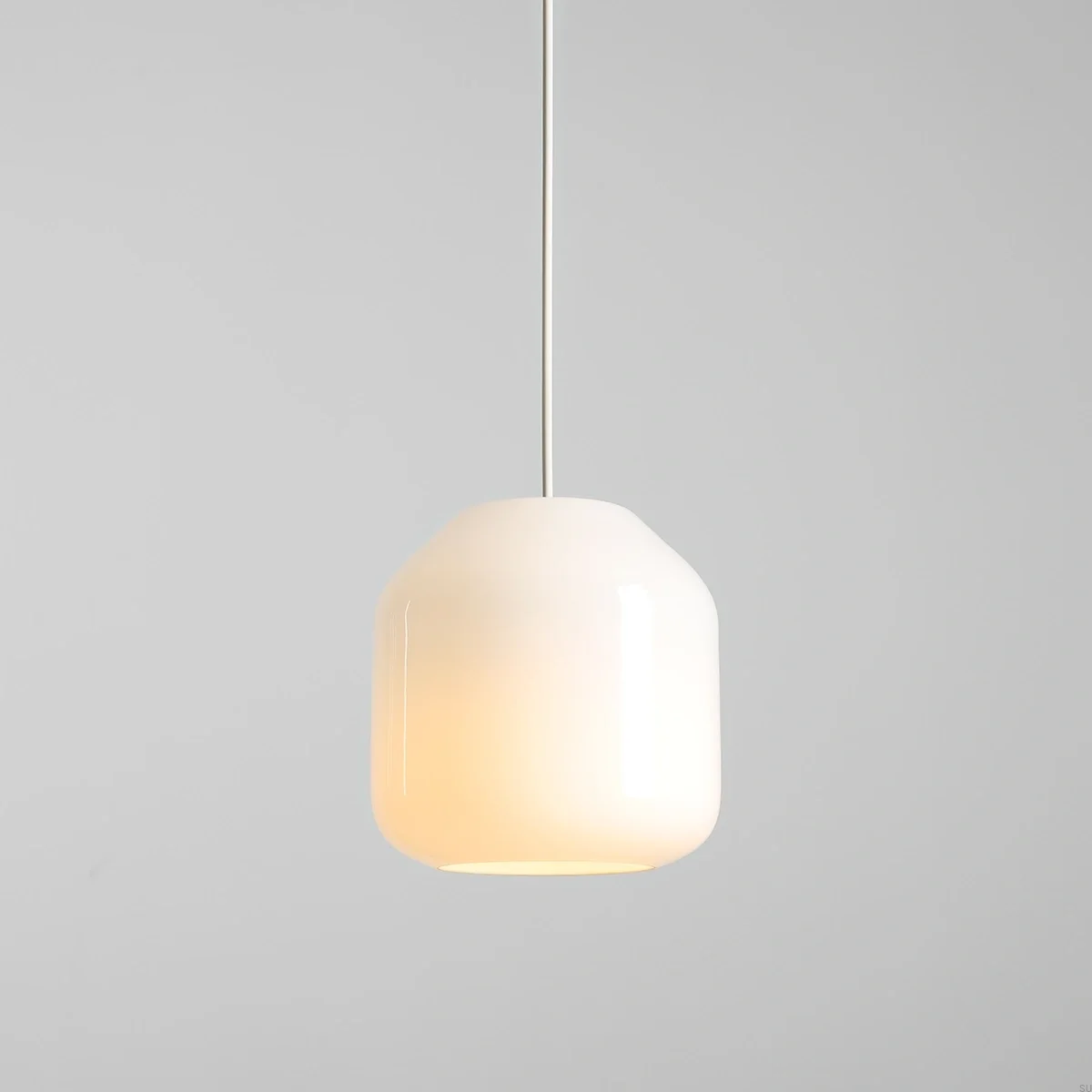8500G20_S--Lampa-wisząca-Flask-S-Szklana-Mleczna-z-Kremowym-Przewodem-Artera-Skandynawskie-Uchwyty