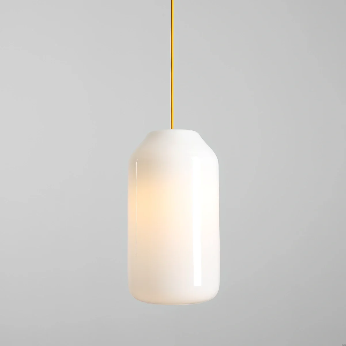 8500G21_M--Lampa-wisząca-Flask-M-Szklana-Mleczna-z-Żółtym-Przewodem-Artera-Skandynawskie-Uchwyty