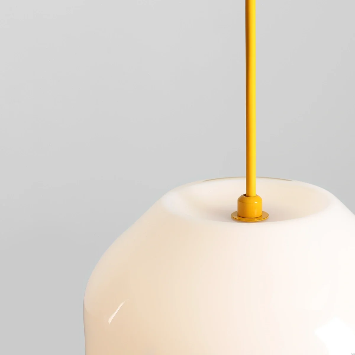 8500G21_S--Lampa-wisząca-Flask-S-Szklana-Mleczna-z-Żółtym-Przewodem-Artera-Skandynawskie-Uchwyty